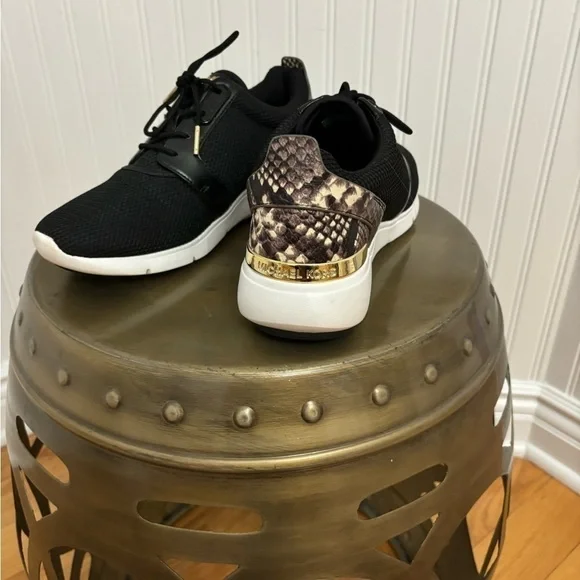 Michael Kors sneakers women’s size 9 1/2 black w/gold  & snake skin design - Picture 3 of 6